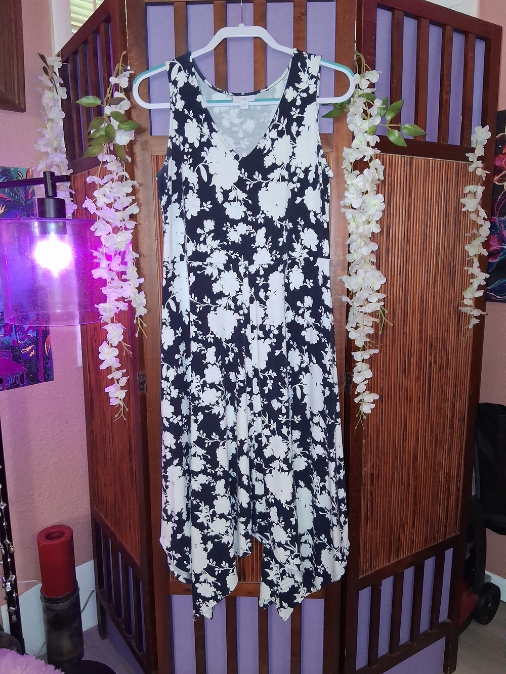 J. Jill Black and White Floral V-Neck Sleeveless Dress
